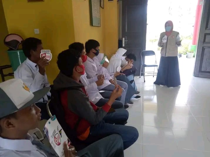 Siswa dan Alumni SLB Negeri Tojo Una-Una Mengikuti Sosialisasi KPU Kab. Tojo Una-Una